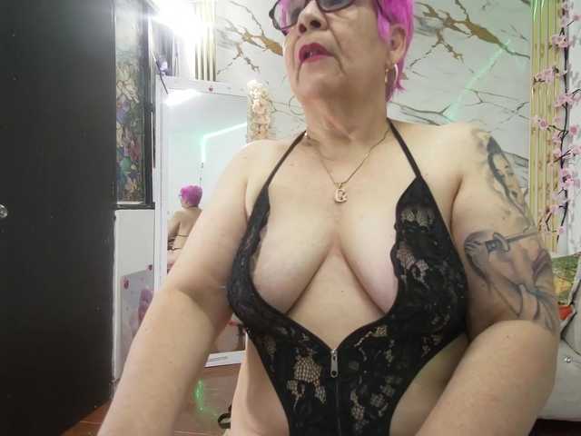 Maturerose3 live cam on BongaCams