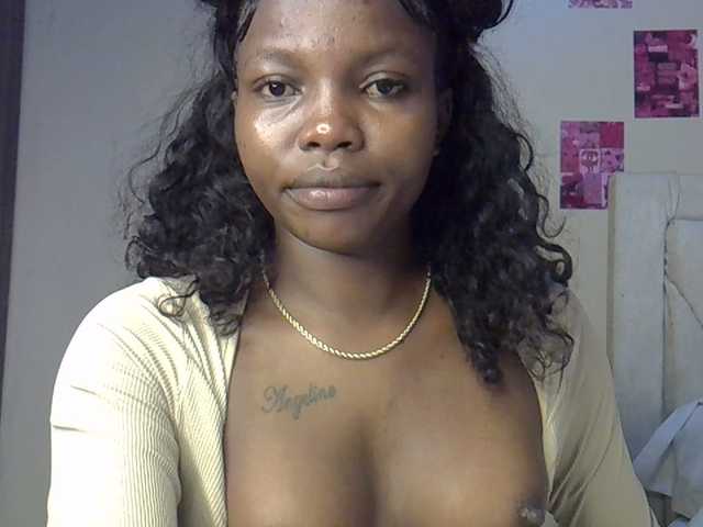 pretty-b Live Cam on BongaCams