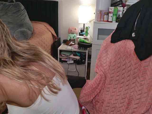 SpikedBella webcam