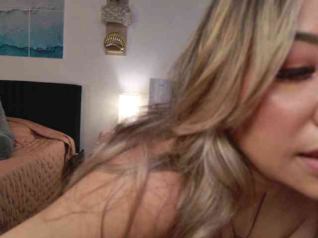 SpikedBella webcam
