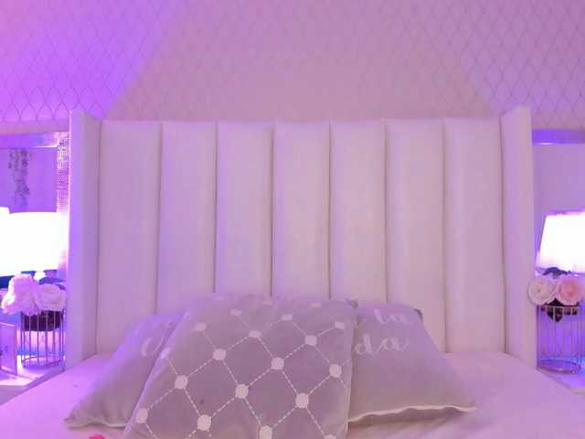 SophiaSmiiths live cam on BongaCams