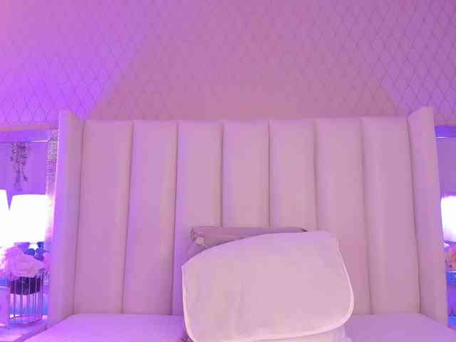 SophiaSmiiths webcam