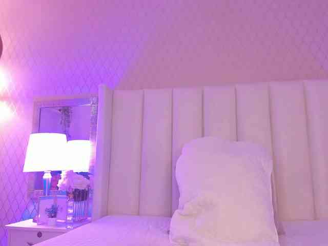 SophiaSmiiths webcam