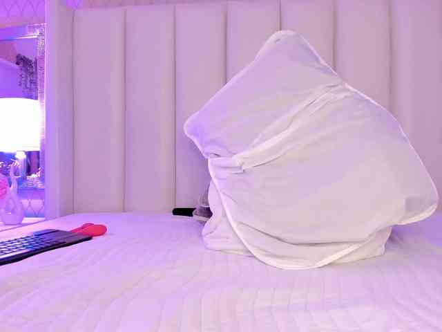 SophiaSmiiths webcam