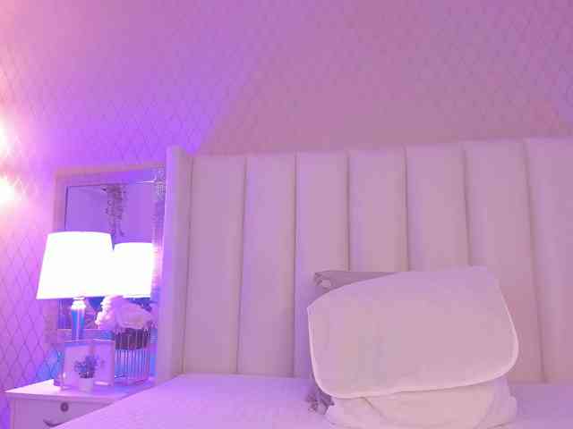 SophiaSmiiths webcam