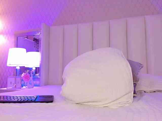 SophiaSmiiths webcam