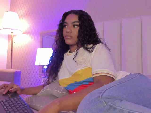 SophiaSmiiths webcam