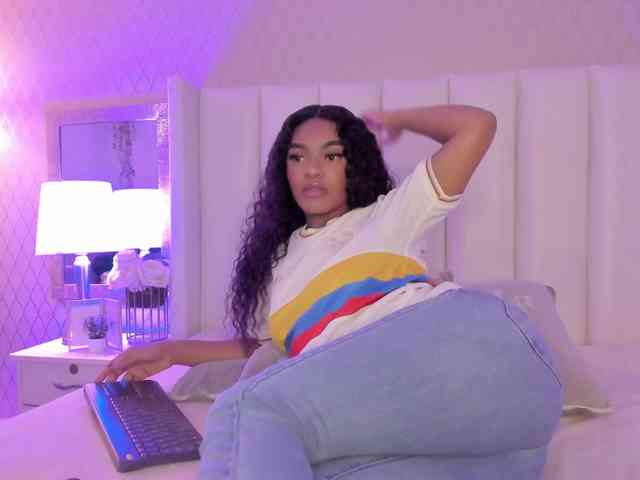 SophiaSmiiths webcam