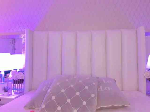 SophiaSmiiths webcam