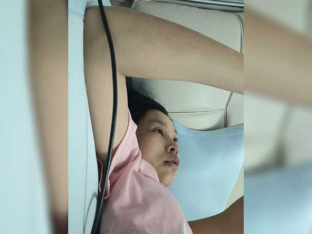 le modèle Selinababy99 est en webcam porno dans un show sur le site bongacams, il possède les tags suivants: Asian,Brunette,Hairy