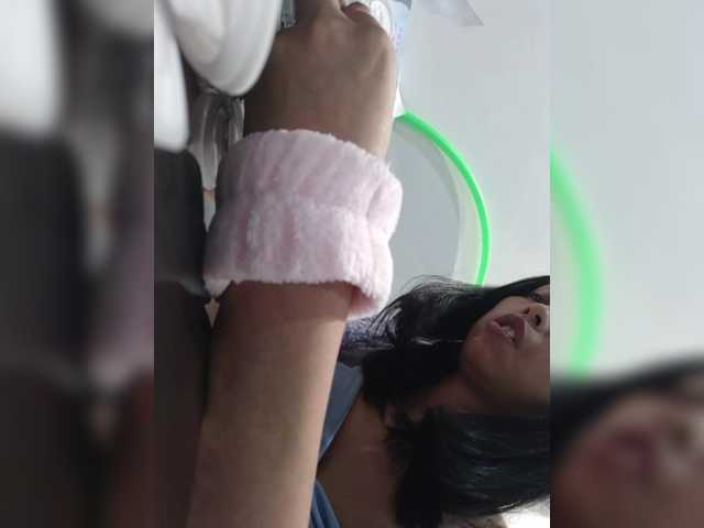 Selinababy99 live cam on BongaCams