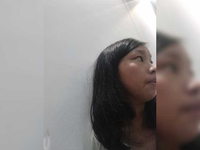 le modèle Selinababy99 est en webcam porno dans un show sur le site bongacams, il possède les tags suivants: Asian,Brunette,Hairy
