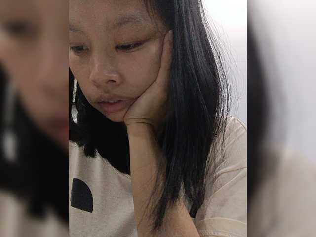 le modèle Selinababy99 est en webcam porno dans un show sur le site bongacams, il possède les tags suivants: Asian,Brunette,Hairy