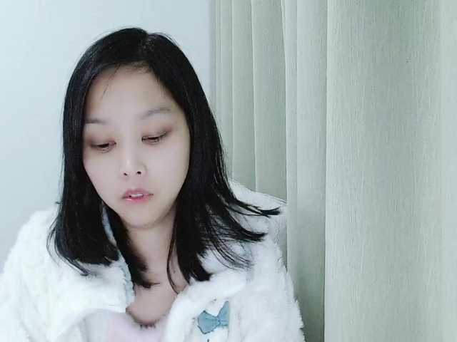 le modèle Selinababy99 est en webcam porno dans un show sur le site bongacams, il possède les tags suivants: Asian,Brunette,Hairy