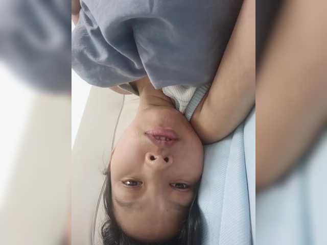 le modèle Selinababy99 est en webcam porno dans un show sur le site bongacams, il possède les tags suivants: Asian,Brunette,Hairy