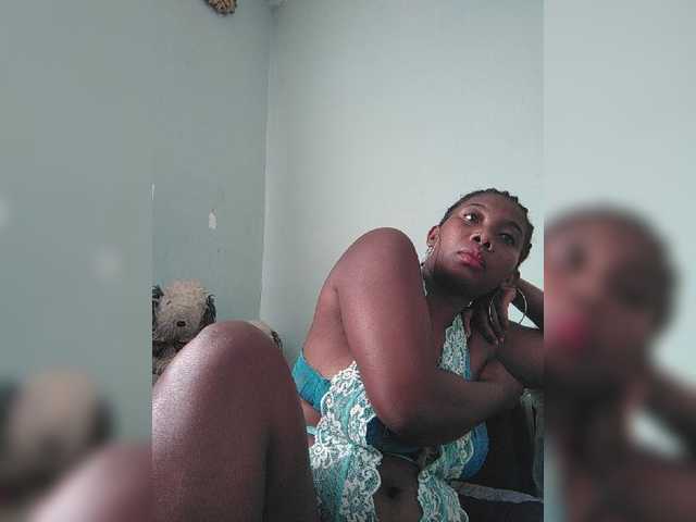 vanesslove Live Cam on BongaCams