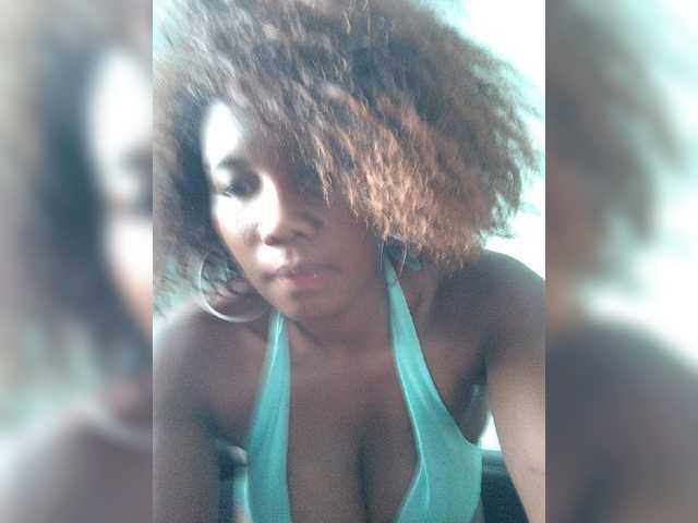 vanesslove live cam on BongaCams