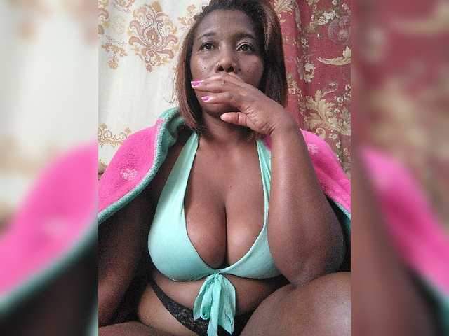 vanesslove live cam on BongaCams