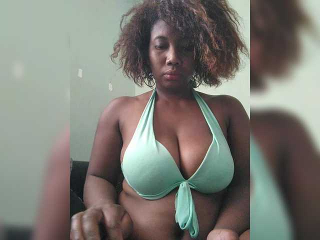 vanesslove live cam on BongaCams