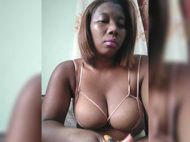 vanesslove live cam on BongaCams