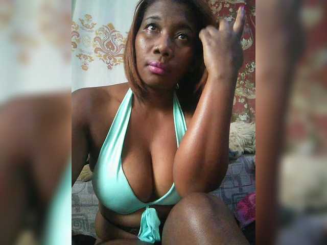 vanesslove live cam on BongaCams