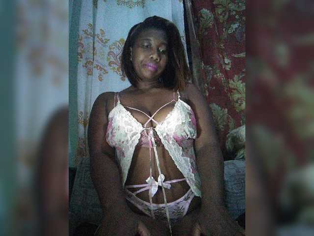 vanesslove live cam on BongaCams