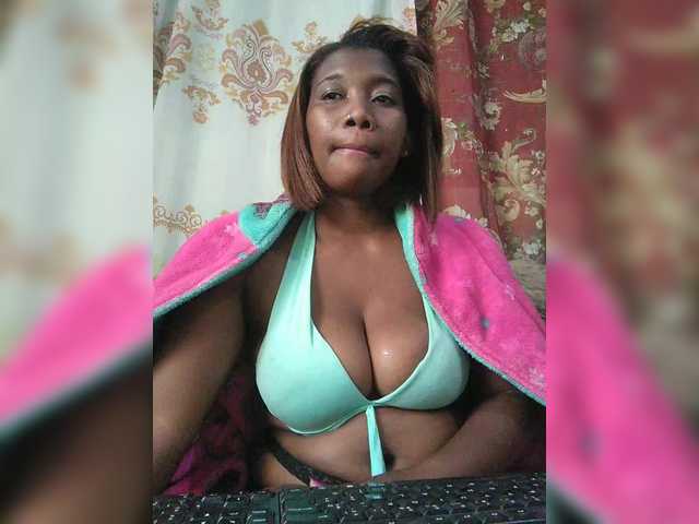 vanesslove live cam on BongaCams