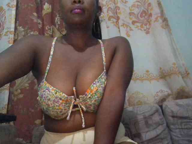 Model: Sweetyblackchocolat