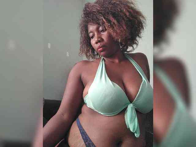 vanesslove Live Webcam on BongaCams