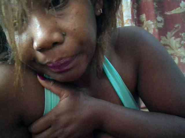 Chachachocolate's cam show statistics and live stream