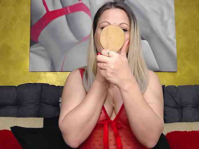 ADELAHOTX webcam