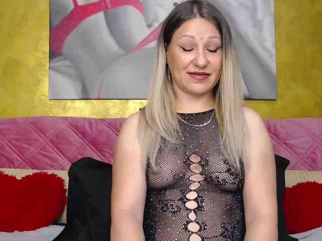 ADELAHOTX webcam