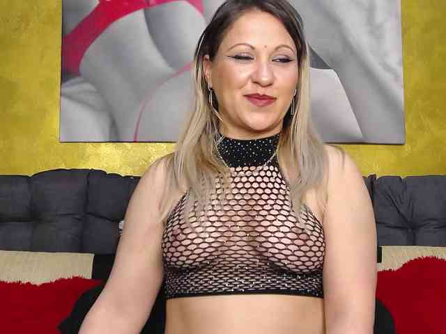 ADELAHOTX webcam