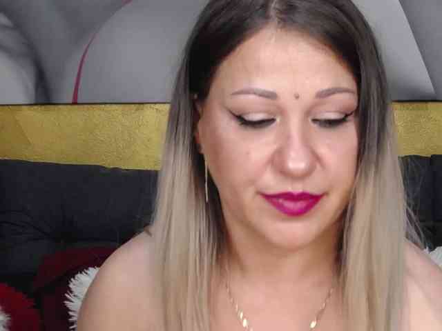 ADELAHOTX webcam