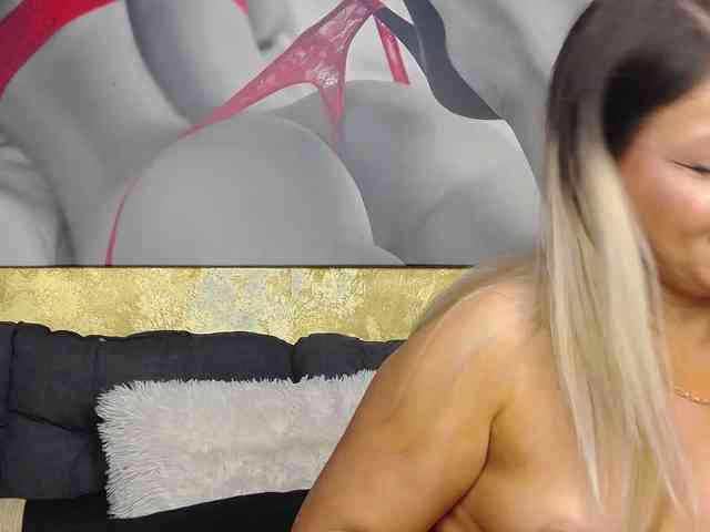 ADELAHOTX webcam