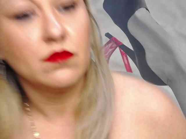 ADELAHOTX webcam