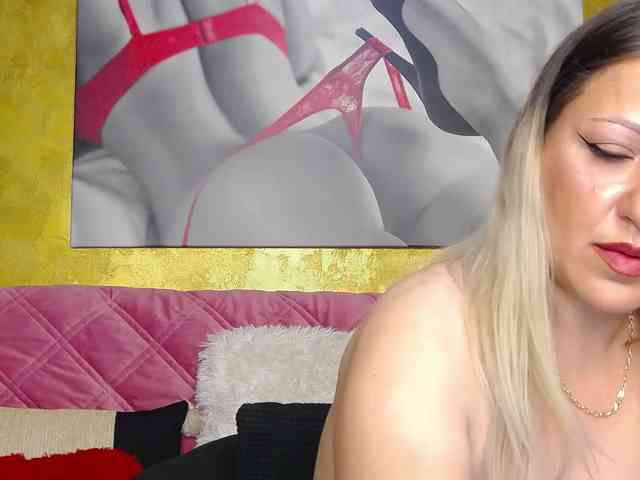 ADELAHOTX webcam