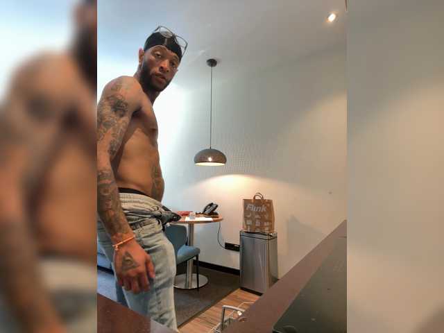 Hugecocklatino