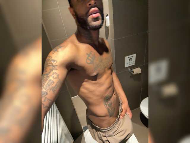 Hugecocklatino