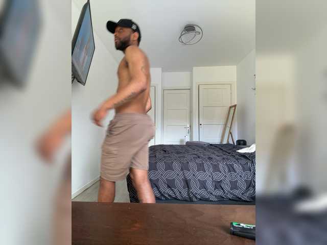 Hugecocklatino