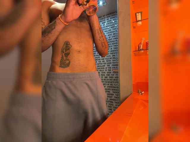 Hugecocklatino