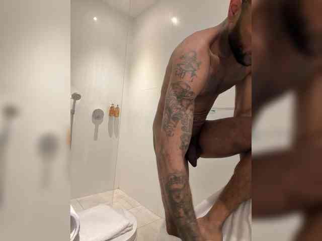 Hugecocklatino Sex Cam Show