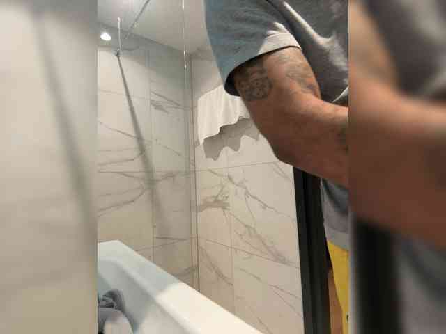 Hugecocklatino Hugecocklatino