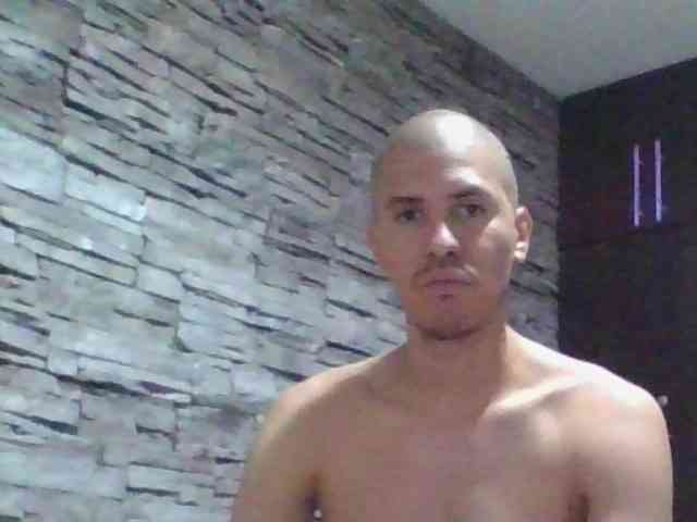 Sexylatin64