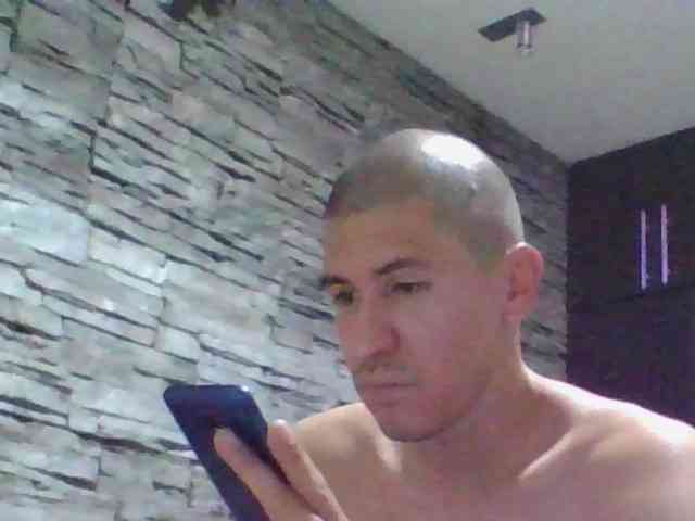 Sexylatin64