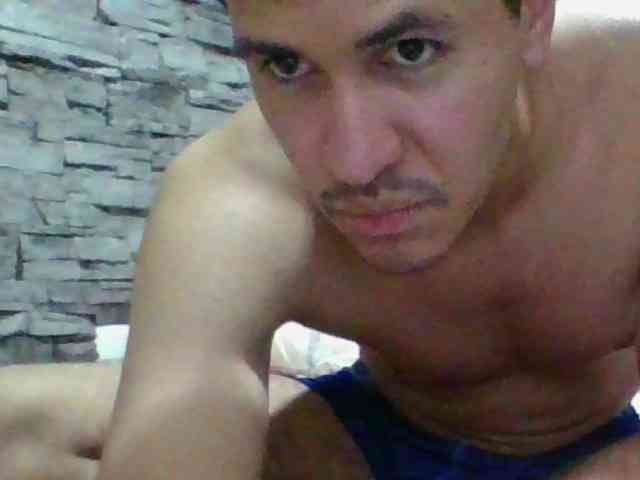 Sexylatin64