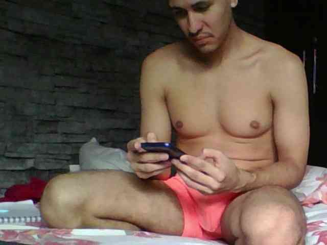 Sexylatin64