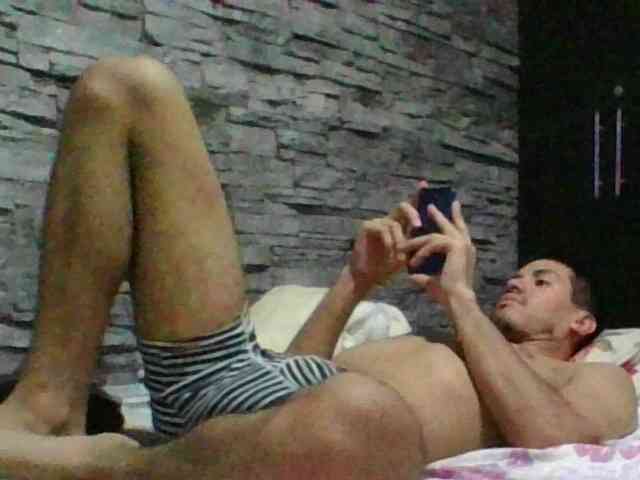 Sexylatin64