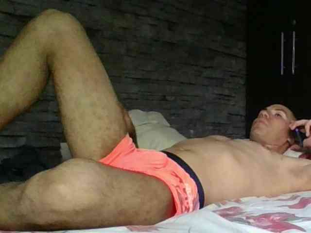 Sexylatin64