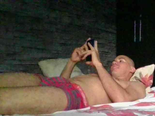 Sexylatin64